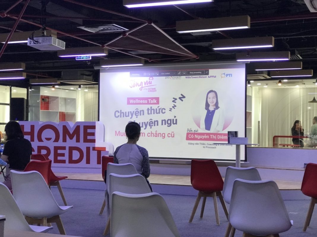 Giảng viên Nguyễn Thị Diễm Chi với chương trình Chuyện Thức Chuyện Ngủ Muôn Năm Chẳng Đủ Tại Home Credit