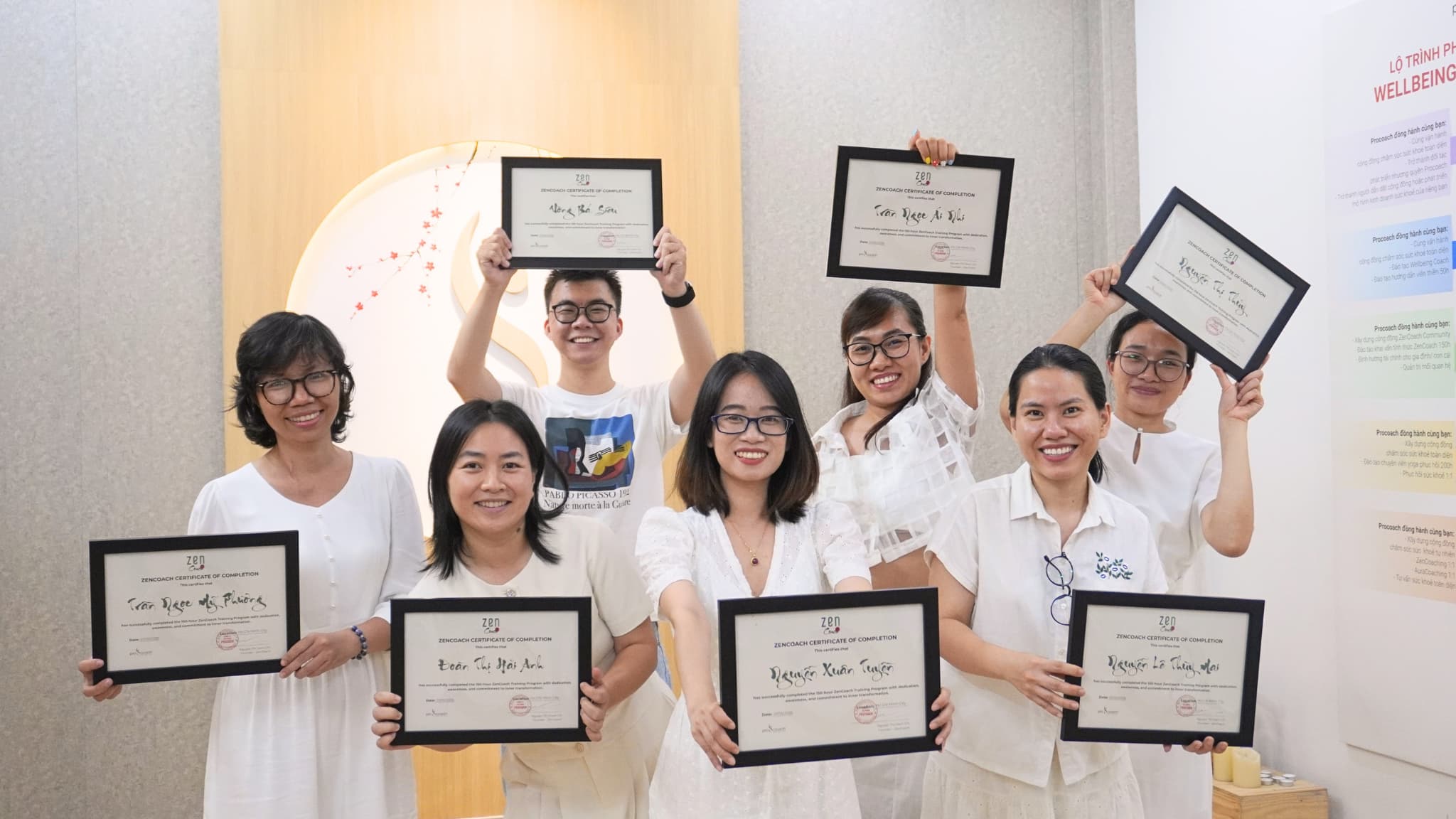 Học viên ZenCoach nhận chứng nhận